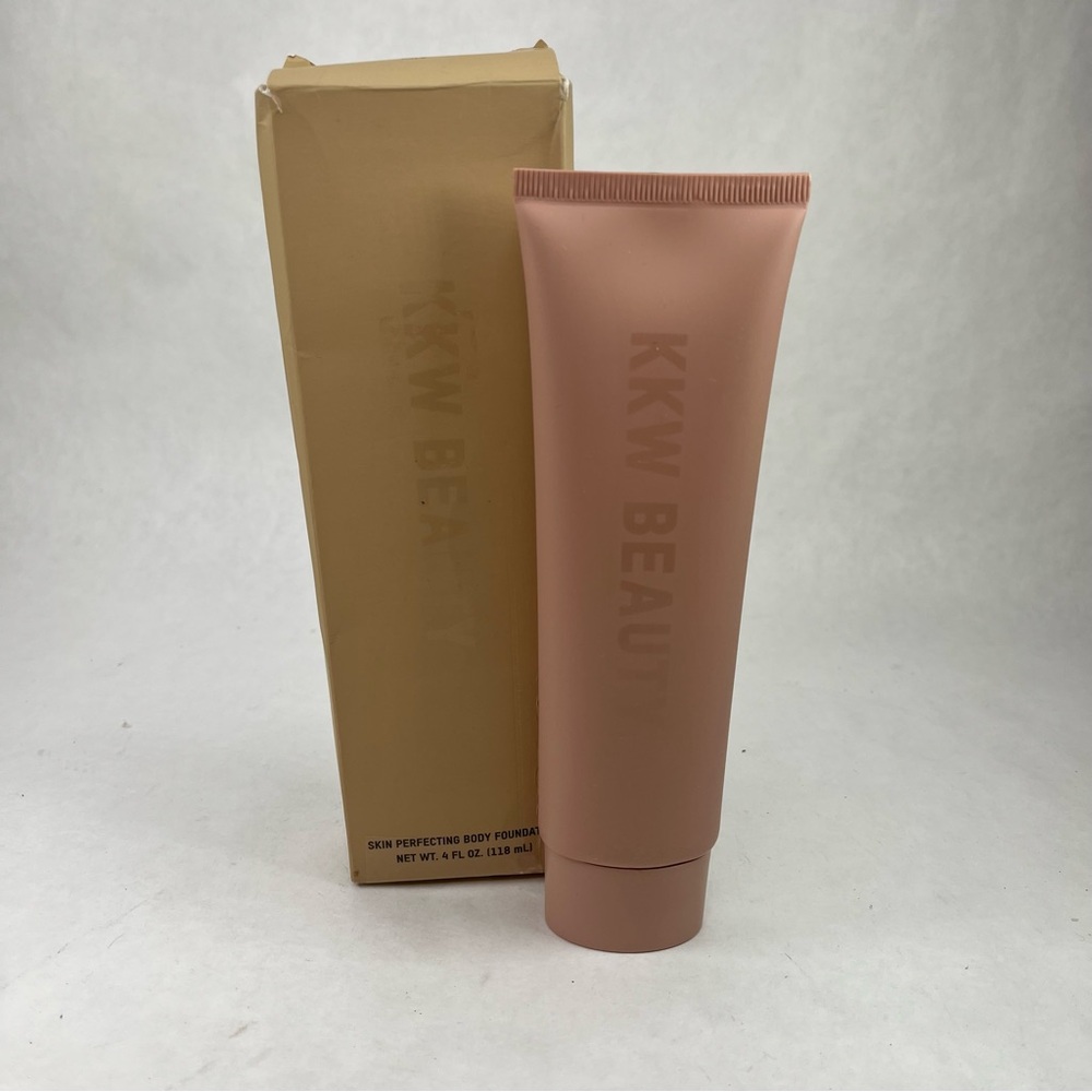 KKW BEAUTY Skin Perfecting Body Foundation PALE 4 fl oz Sealed Kim Kardashian